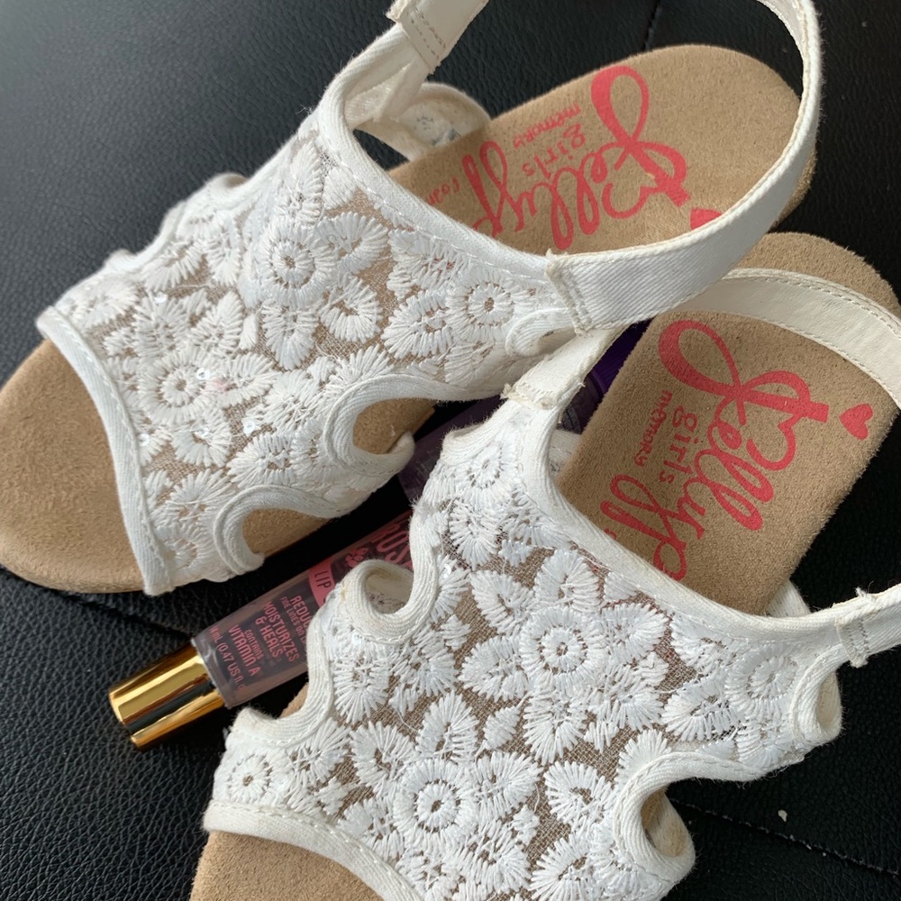 Shoes - Picture 4 of 4